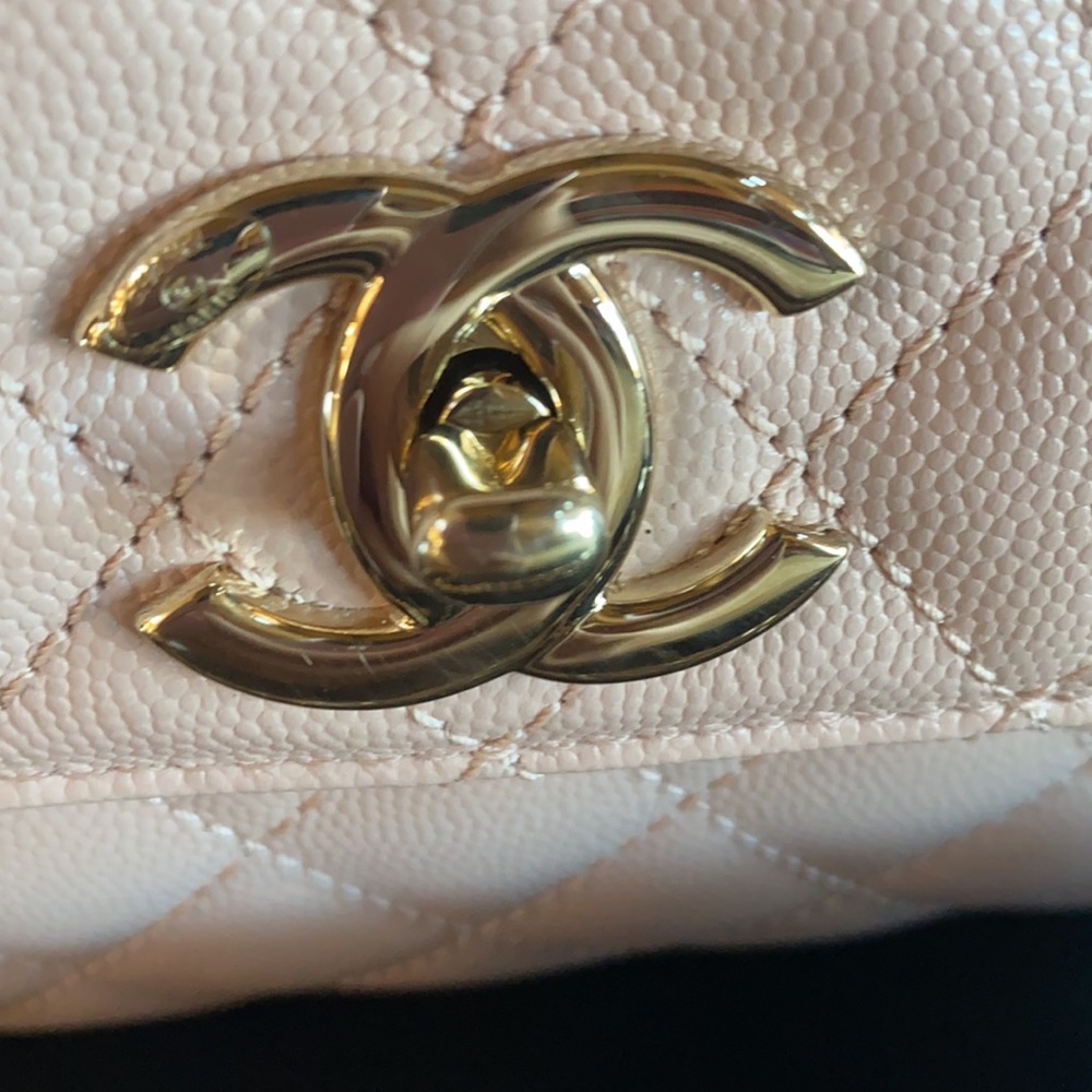 ⛔️SOLD ⛔️ EUC Auth. Chanel 21A flap bag w handle - light pink - Picture 3 of 12